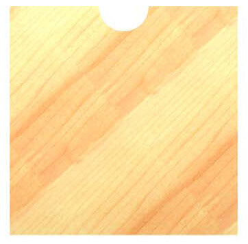 Detailaufnahme einer gefrästen Hohlkehle mit 4,75 mm Radius in einer Massivholzoberfläche.