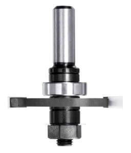JSO HW Flachdübel-Nutfräser-Set bestehend aus einer 4 mm dicken Nutfräser-Scheibe, einem 8 mm Aufnahmedorn und drei unterschiedlich großen, kugelgelagerten Anlauflagern.